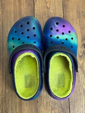Crocs classic lined clogs kids side 13 out of this  world design